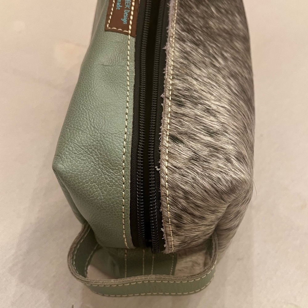 UNIQUE Leather & Fur-Hide Toiletry Travel bag w/handle, Sage/Seafoam & Gray - Picture 2 of 6